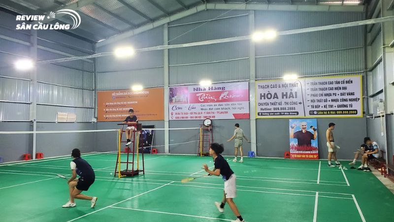 Tiện ích và dịch vụ đi kèm tại Bá Học Badminton