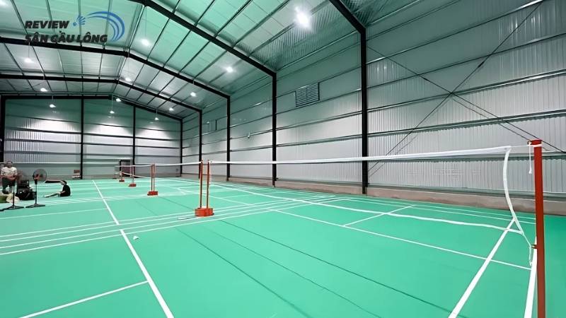 Đến sân cầu lông Ba Đình Đức Thảo – thuê giày, vợt dễ dàng, tập luyện thoải mái mọi lúc