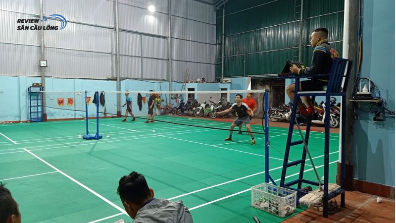 Sân đánh cầu rộng rãi tại Thành Công