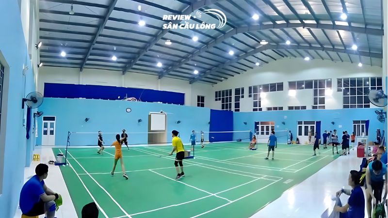 Sân cầu lông THCS Thụy Phương phục vụ tốt nhu cầu chơi phong trào