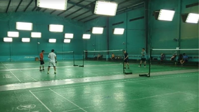Sân cầu lông HT2V với không gian sạch sẽ và thoáng mát