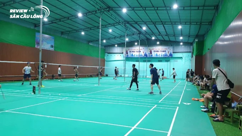 Sân cầu lông Minh Toàn - Sân cầu lông Cầu Giấy chất lượng