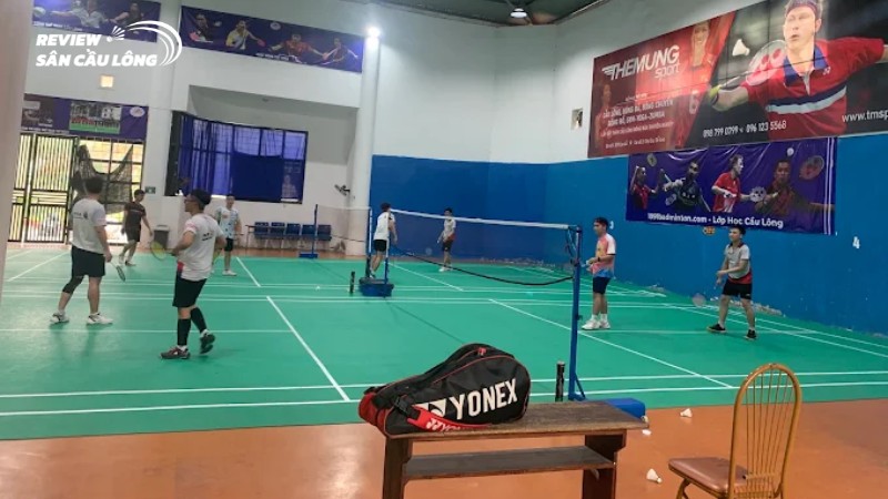 Sân cầu lông Cao đẳng Thương mại & Du lịch Hà Nội