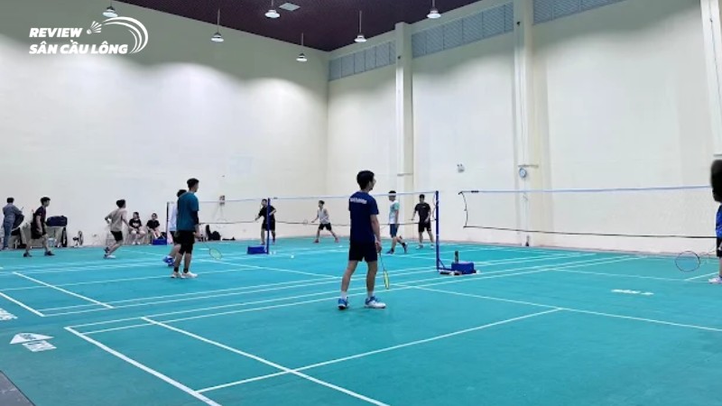 Sân cầu lông tại Nhà Văn Hóa Mai Dịch
