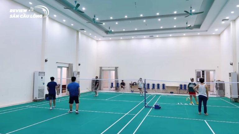 sân cầu lông Cầu Giấy