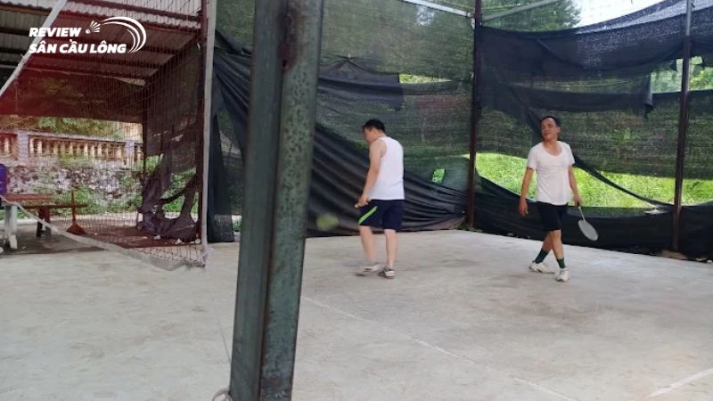 Các tiện ích và dịch vụ tại sân cầu lông CLB Mường Bi