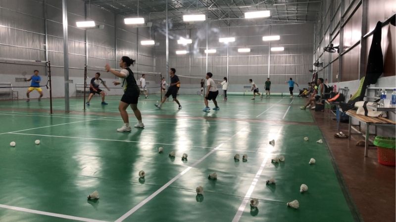 Sân cầu lông Thái Phiên Sport với cơ sở vật chất hiện đại và không gian rộng rãi