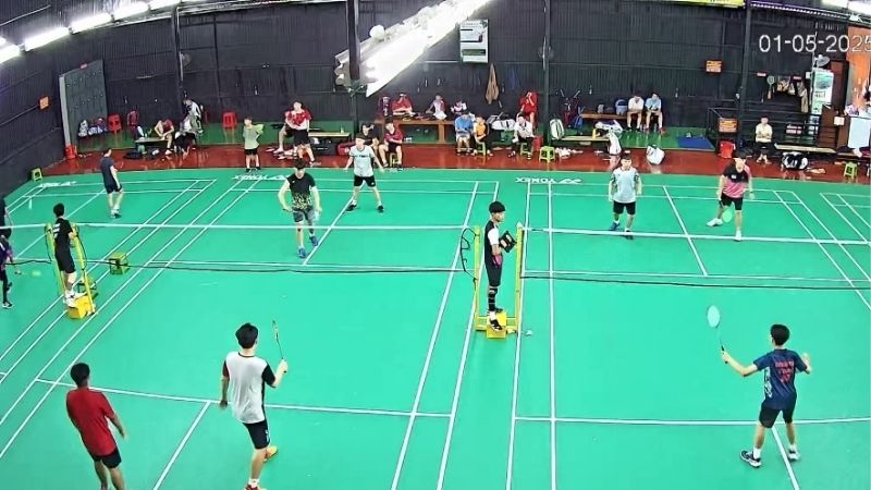 Sân cầu lông Minh Đăng với không gian sạch sẽ và thoáng mát