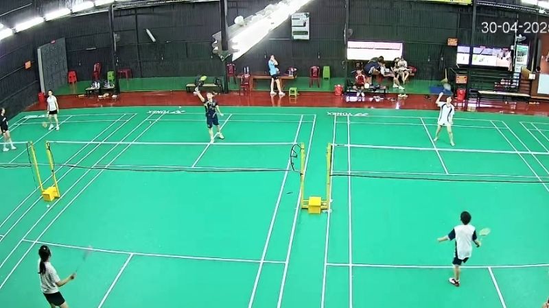 Sân cầu lông Minh Thành với không gian sạch sẽ và thoáng mát