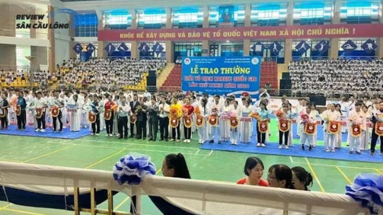 Review từ A - Z sân cầu lông Điện Biên tại nhà thi đấu đa năng
