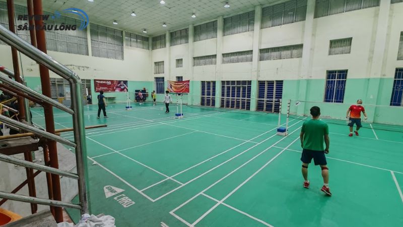 Sân cầu lông trường cấp 3 Quang Trung