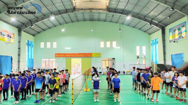 Sân cầu lông trường THPT Lê Lợi