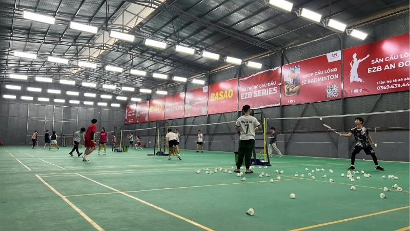 Không gian thi đấu rộng rãi tại EZB rất lý tưởng cho cả luyện tập và thi đấu