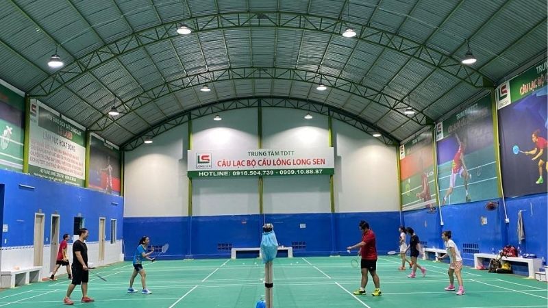 Sân Hồ Sen thu hút các câu lạc bộ phong trào nhờ vị trí thuận tiện