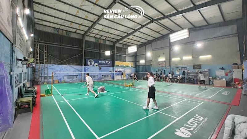 Sân Cầu Lông Bạch Đằng một trong những sân cầu lông Hoàn Kiếm đáng trải nghiệm