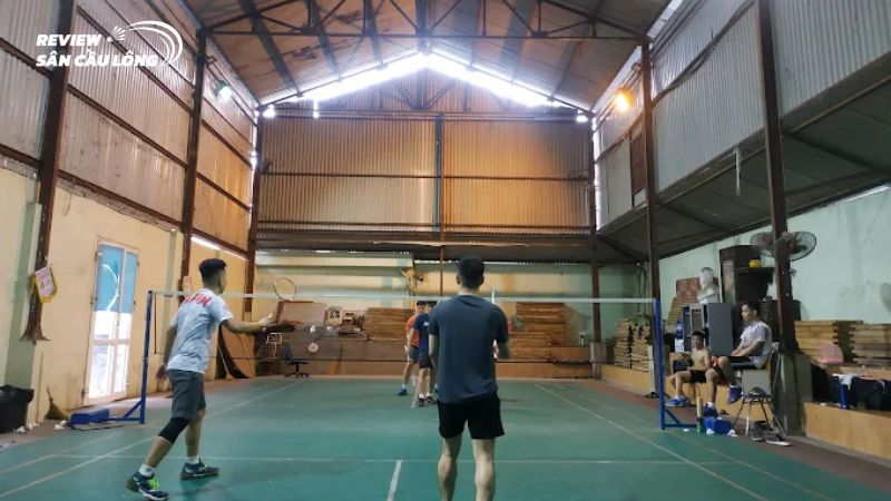 Sân được trang bị đầy đủ các thiết bị cần thiết