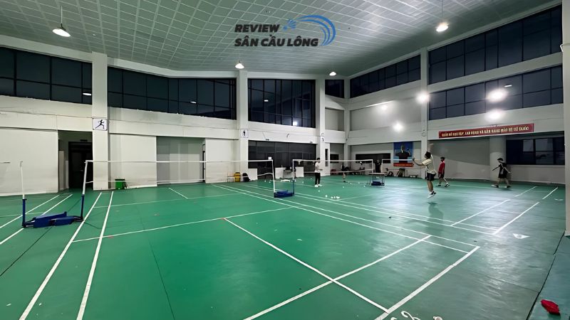 Sân cầu lông THCS Phú Đô chủ yếu phục vụ cho học sinh và giáo viên tại trường