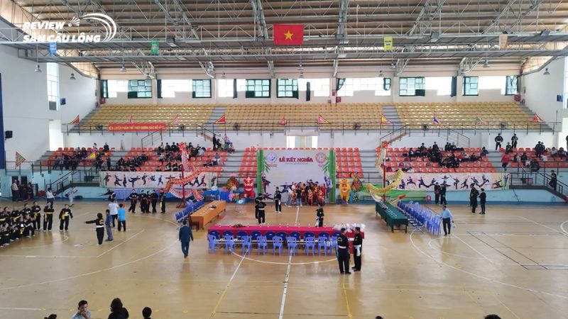 Sân cầu lông q7 Nhà thi đấu đa năng