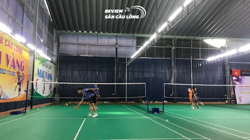 Sân cầu lông Mai Vàng phù hợp cho người chơi vãng lai