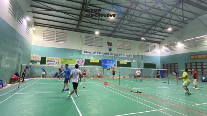 Sân cầu lông 142 Lê Trung Đình một trong những sân chơi cầu lông được yêu thích ở Quảng Ngãi