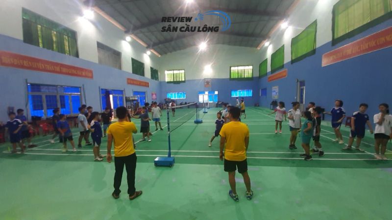 CLB cầu lông Thầy Phát điểm tập luyện, dạy cầu lông cho người mới tại Quảng Ngãi