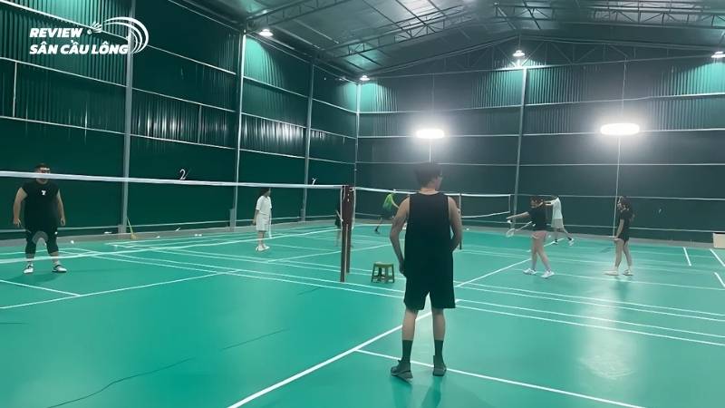 Không chỉ là nơi chơi thể thao, LC300 còn là nơi truyền cảm hứng và gắn kết cộng đồng yêu cầu lông địa phương.