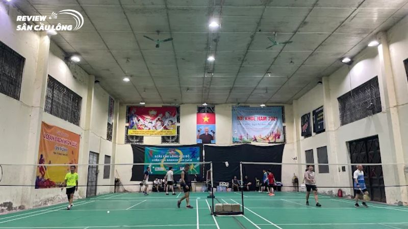 Sân cầu lông Vũ Hữu