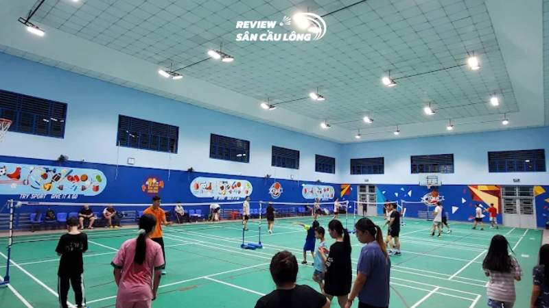Sân cầu lông Trường THPT Nguyễn Thị Minh Khai