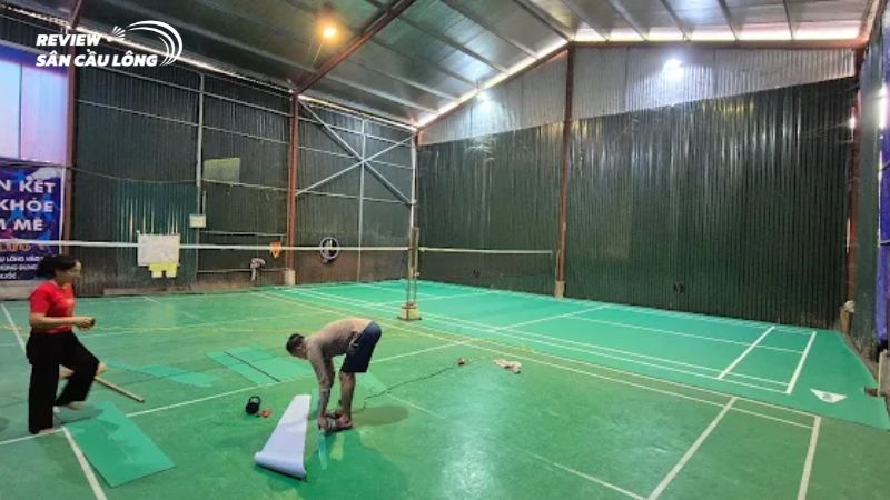 Sân cầu lông Yên Lạc cung cấp đầy đủ các cơ sở vật chất cho người chơi