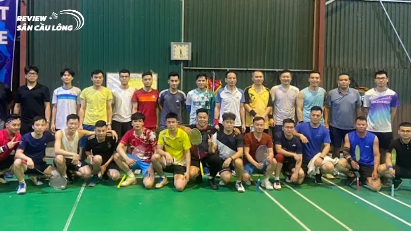 Sân cầu lông thường diễn ra các giải đấu dành cho các tay vợt