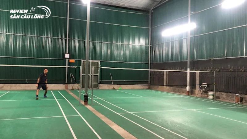 Sân cầu lông Hoàng Anh trang bị đầy đủ cơ sở vật chất