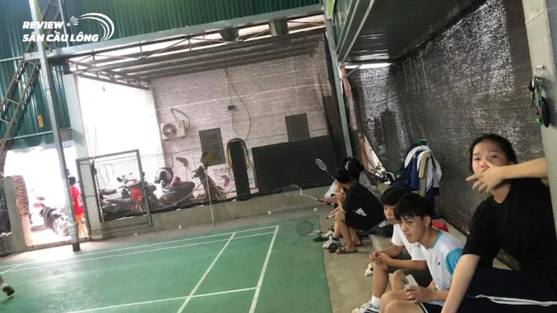 Nhiều dịch vụ tiện ích khác tại sân cầu lông Hoàng Anh