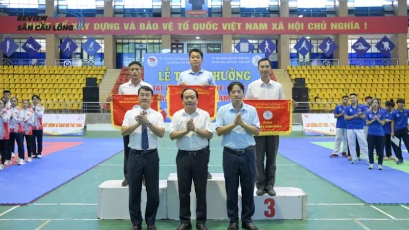 Tiện ích trong sân cầu lông của nhà thi đấu đa năng tỉnh Điện Biên