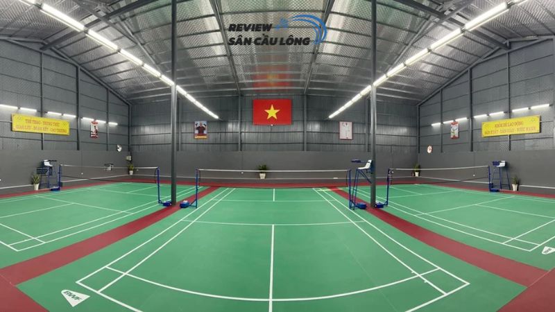 Sân cầu lông Đức Chiến Ninh Bình – Không gian rộng, giá thuê hợp lý