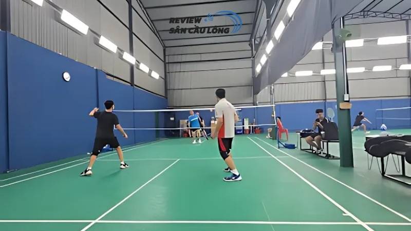 Sân cầu lông Đào Duy Anh không chỉ tiện nghi mà còn cực kỳ thân thiện!